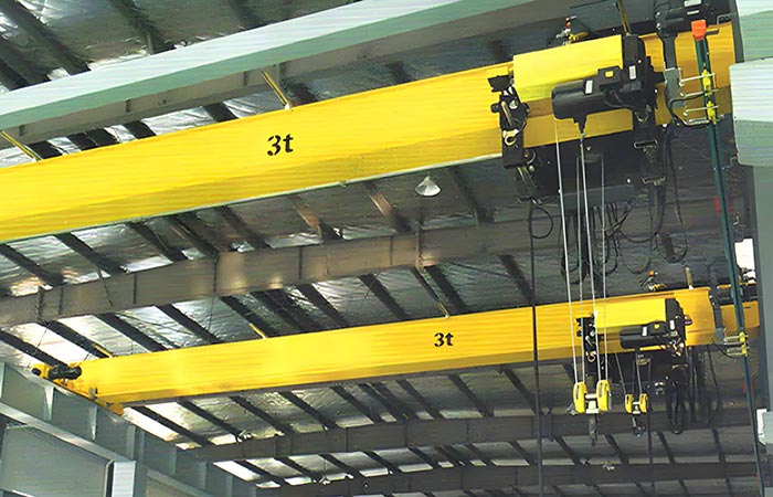 What are the differences between bridge cranes type single beam and double beam?