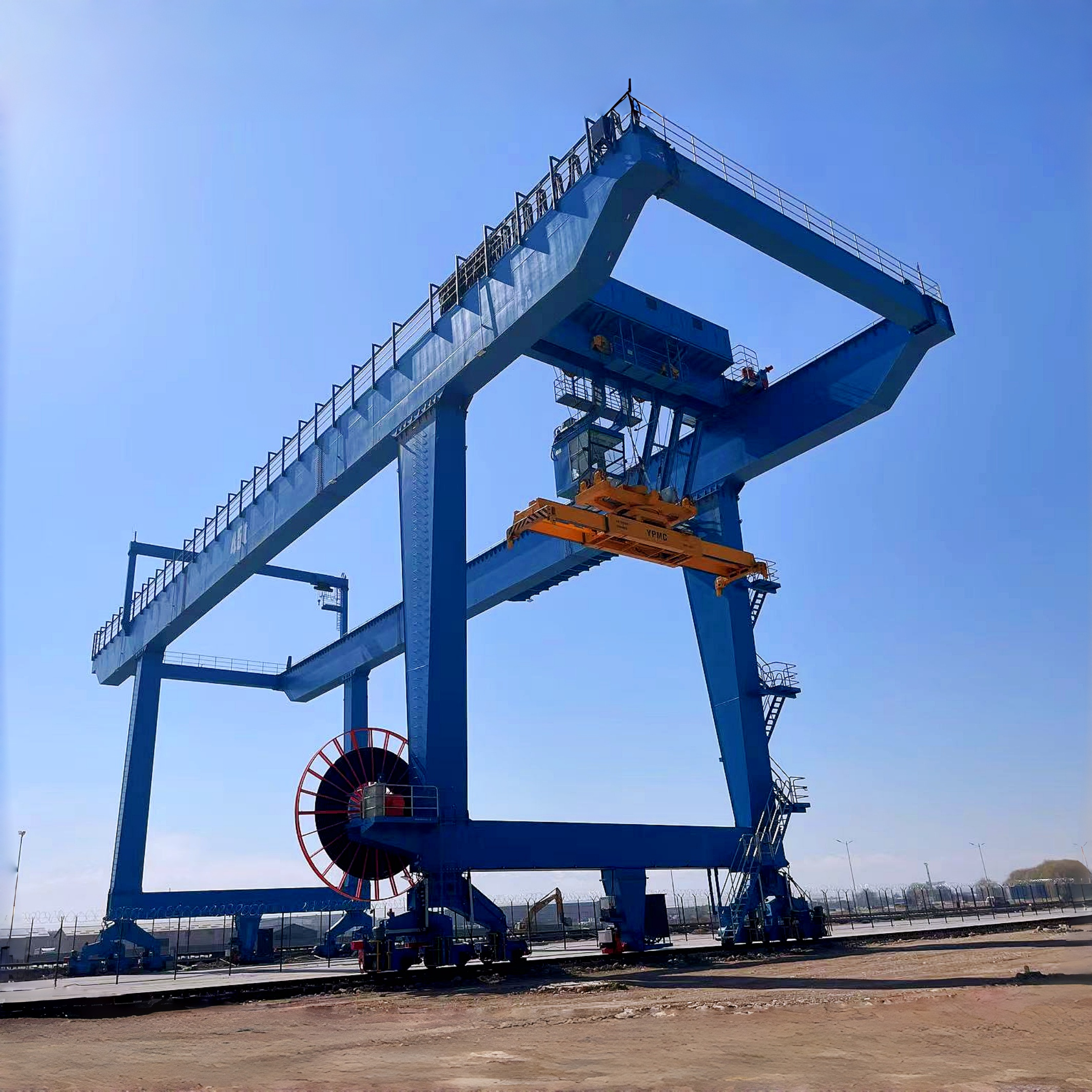 How to Choose the Right Container Gantry Crane for Your Yard?